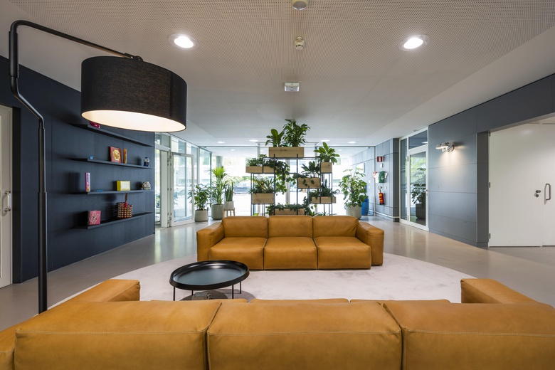 KantoorruimteaanStationsplein-ZW 983<br/> inSchiphol