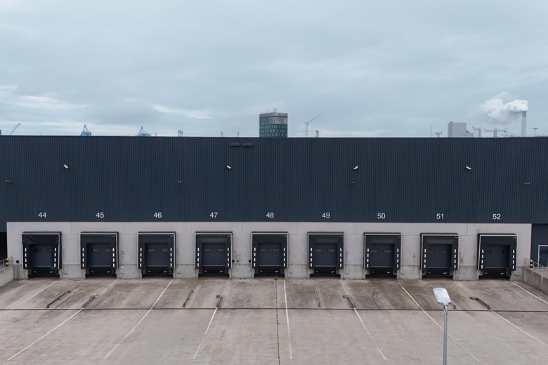 BedrijfsruimteaanKoerilenstraat 9<br/> inMaasvlakte Rotterdam