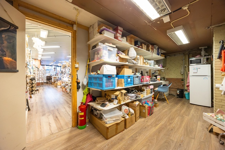 WinkelruimteaanKanaalstraat 72<br/> inLisse