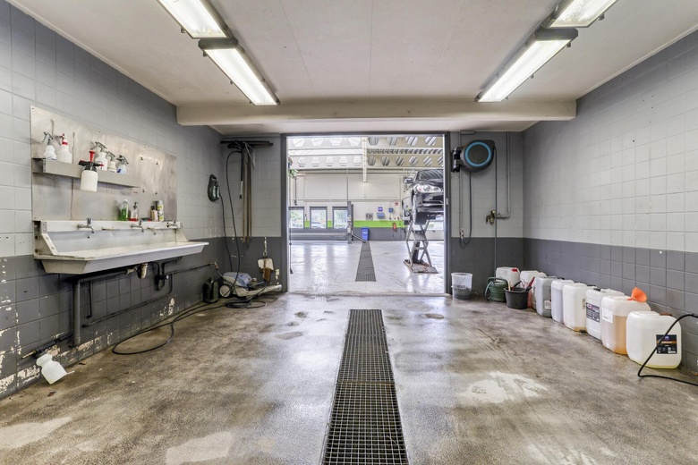 BedrijfsruimteaanA. van Leeuwenhoekweg 1 - 5<br/> inAlphen aan den Rijn BedrijfsruimteaanA. van Leeuwenhoekweg 1 - 5<br/> inAlphen aan den Rijn