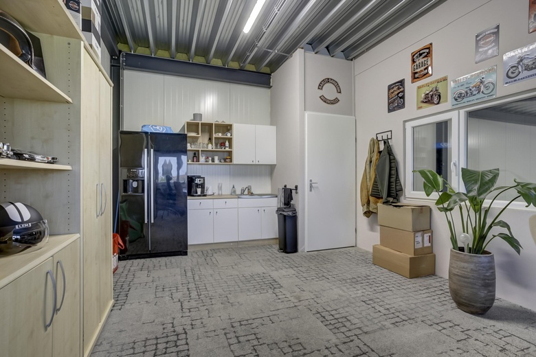 BedrijfsruimteaanPilootweg 11<br/> inStavenisse