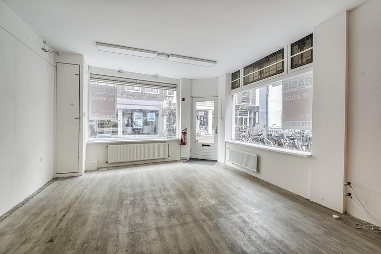 WinkelruimteaanHaarlemmerstraat 210<br/> inLeiden WinkelruimteaanHaarlemmerstraat 210<br/> inLeiden