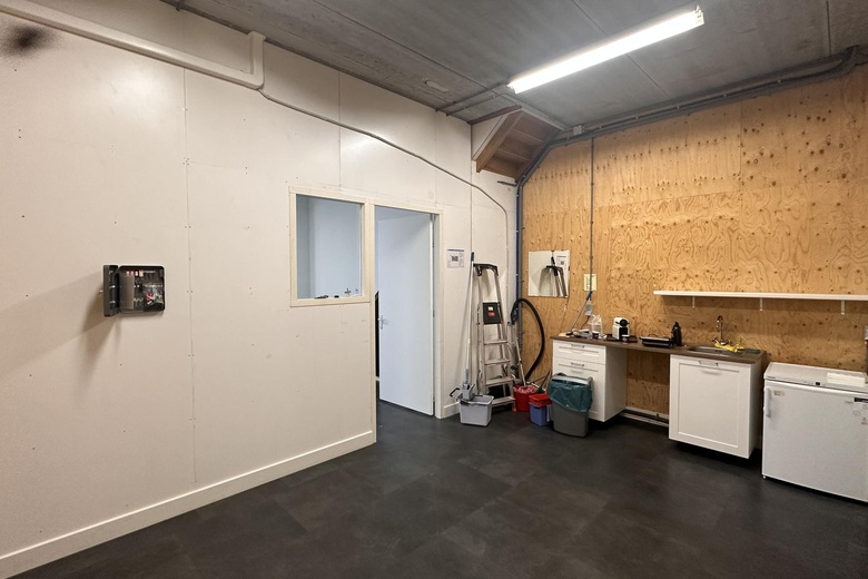 BedrijfsruimteaanIndustrieweg 2<br/> inGiessen BedrijfsruimteaanIndustrieweg 2<br/> inGiessen