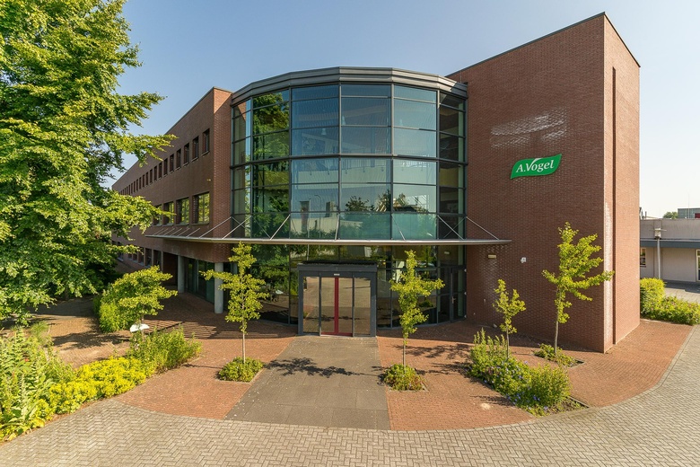 Bekijk foto 1 van J.P. Broekhovenstraat 16