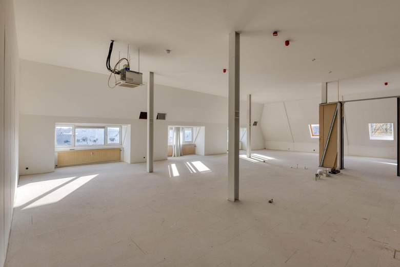 KantoorruimteaanHellingstraat 22<br/> inHuizen