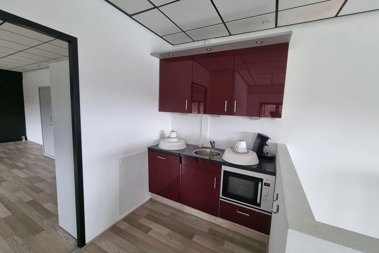 BedrijfsruimteaanLeeghwaterstraat 13 07<br/> inReeuwijk