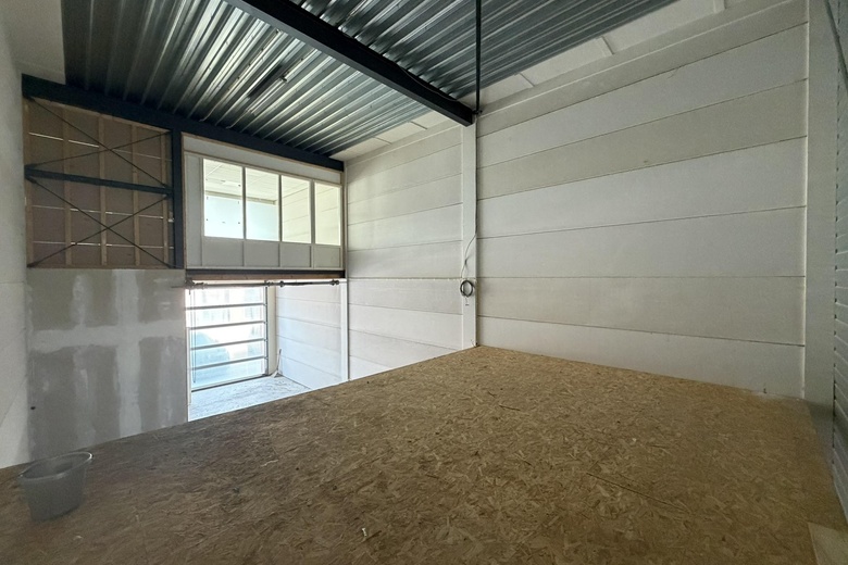 BedrijfsruimteaanProduktiestraat 77<br/> inVlaardingen