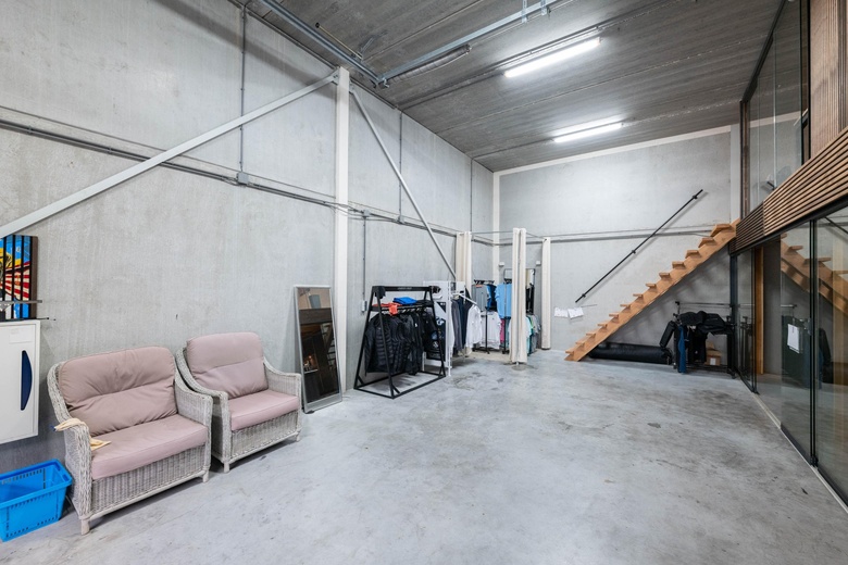 BedrijfsruimteaanHopperweg 11 17<br/> inHellevoetsluis