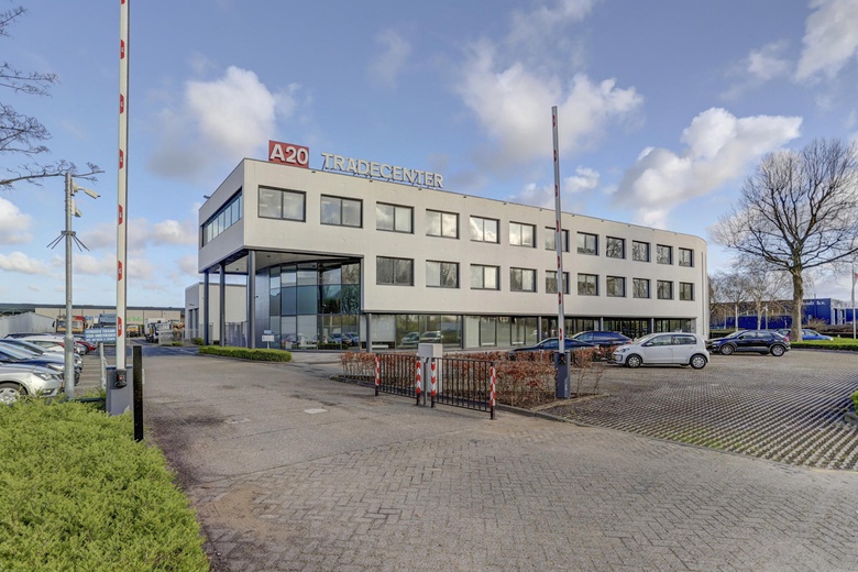 KantoorruimteaanHoogeveenenweg 100<br/> inNieuwerkerk aan den IJssel