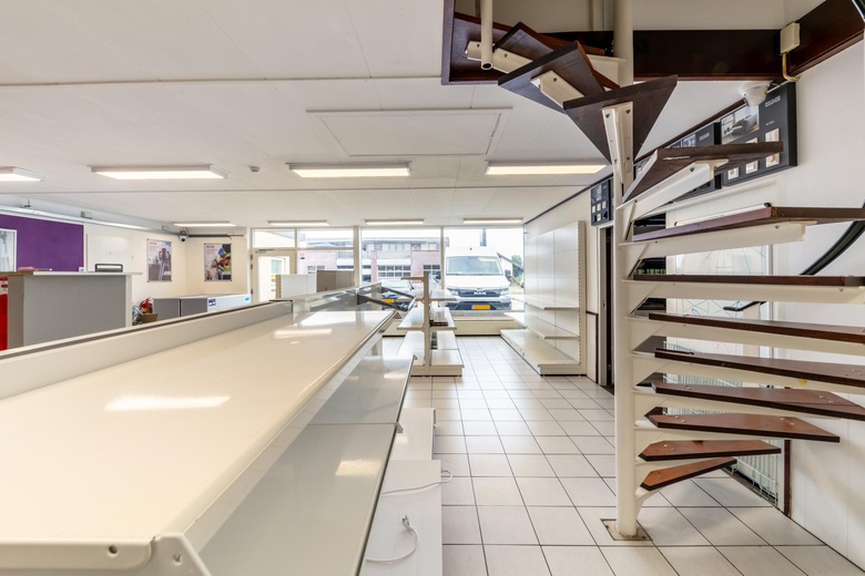 BedrijfsruimteaanMolendijk 11<br/> inRockanje