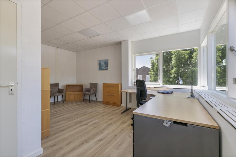 KantoorruimteaanMiddeldiepstraat 62<br/> inSliedrecht