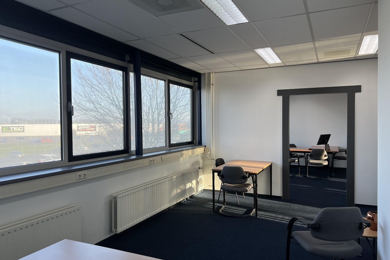KantoorruimteaanTransportweg 15<br/> inWaddinxveen KantoorruimteaanTransportweg 15<br/> inWaddinxveen