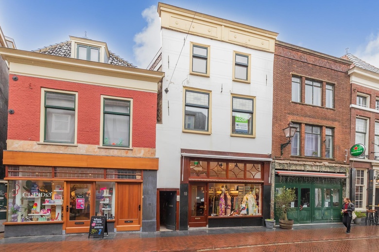 Bekijk foto 1 van Haarlemmerstraat 18 Bekijk foto 1 van Haarlemmerstraat 18