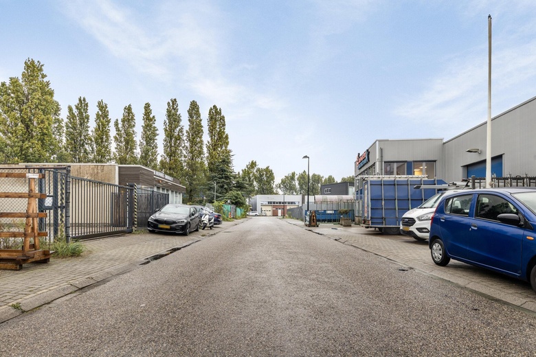 BedrijfsruimteaanZomerdijk 23<br/> inZaandam