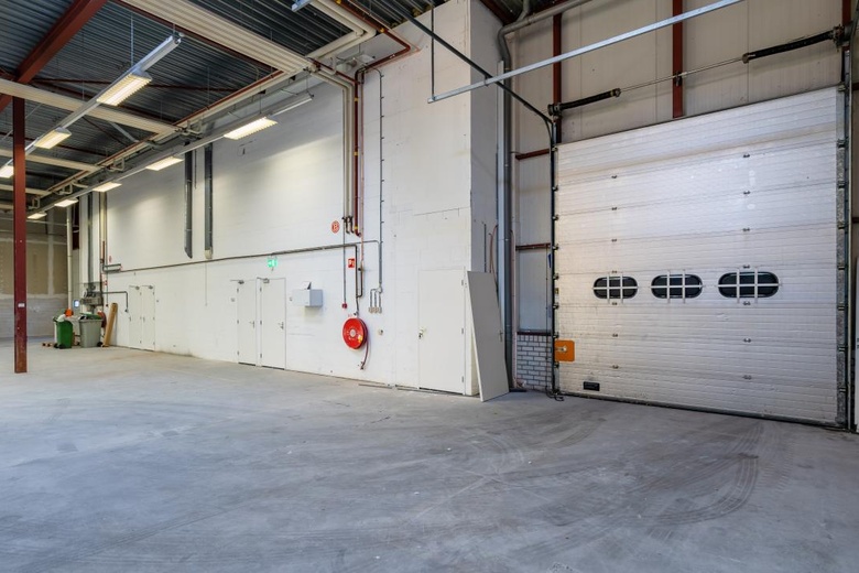 BedrijfsruimteaanPlatinastraat 79<br/> inZoetermeer BedrijfsruimteaanPlatinastraat 79<br/> inZoetermeer