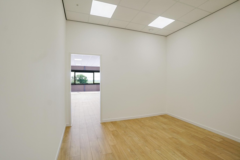 BedrijfsruimteaanMiddelblok 136 d<br/> inGouderak BedrijfsruimteaanMiddelblok 136 d<br/> inGouderak