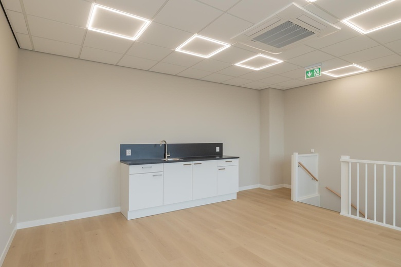 BedrijfsruimteaanCilinderweg 67<br/> inRoelofarendsveen