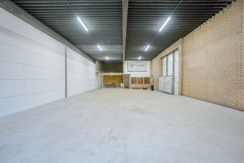 BedrijfsruimteaanOranjelaan 42 j<br/> inBeek en Donk