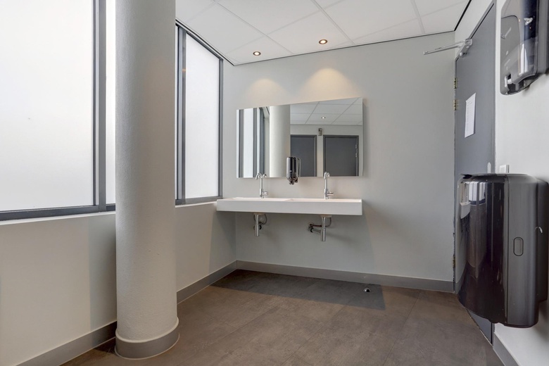 KantoorruimteaanHoogeveenenweg 100<br/> inNieuwerkerk aan den IJssel