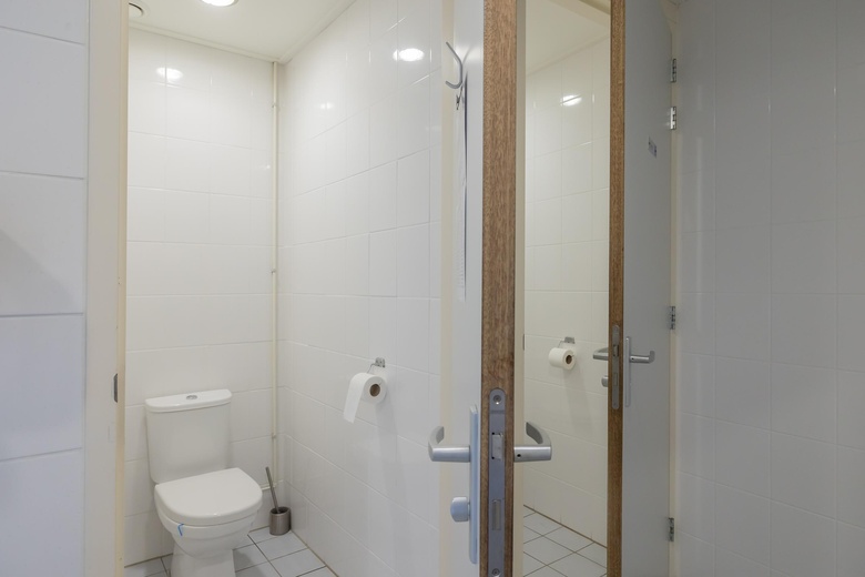 BedrijfsruimteaanVeerpolder 19 077<br/> inWarmond