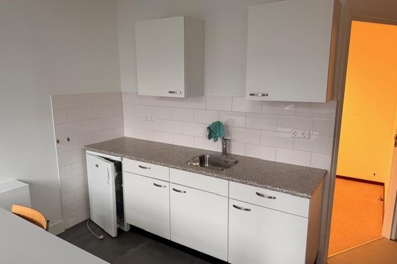 BedrijfsruimteaanVan der Hoopstraat 8 b<br/> inKrimpen aan den IJssel