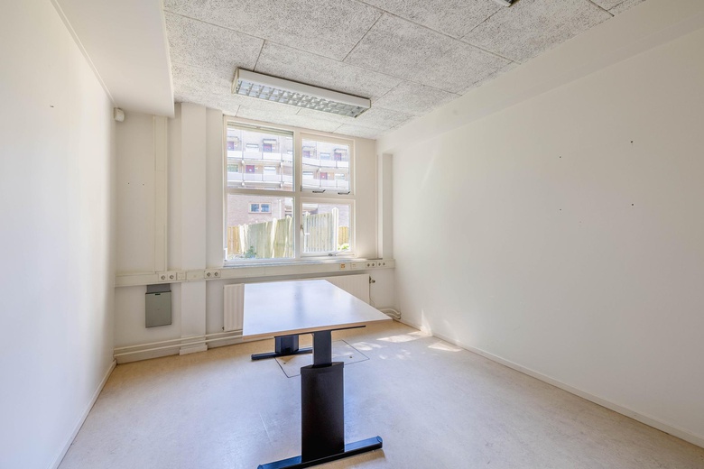 WinkelruimteaanMathenesserlaan 540<br/> inRotterdam WinkelruimteaanMathenesserlaan 540<br/> inRotterdam