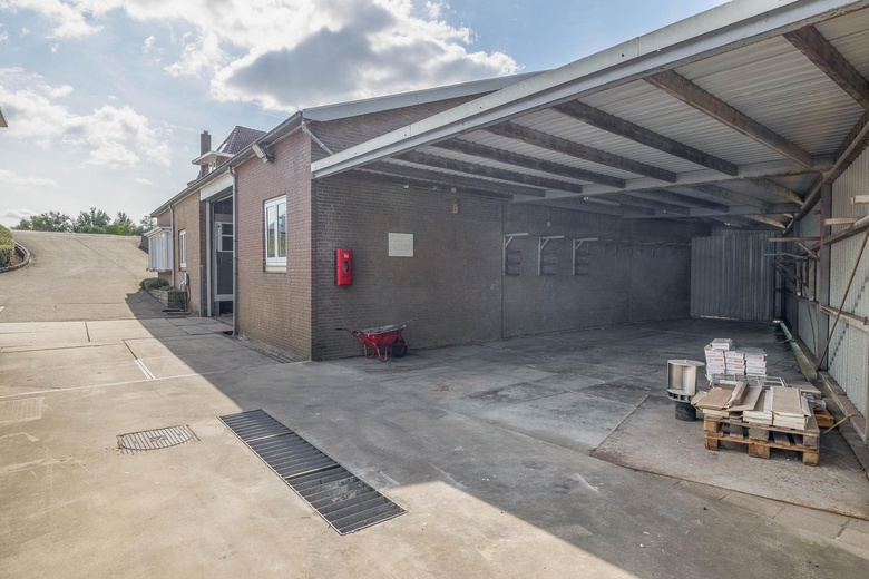 BedrijfsruimteaanMolendijk 38<br/> inKrimpen aan de Lek