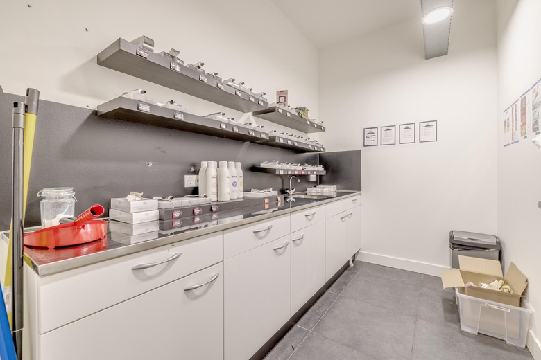 WinkelruimteaanBeekstraat 68<br/> inArnhem WinkelruimteaanBeekstraat 68<br/> inArnhem