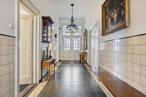 Bekijk foto 6 van Raadhuisplein 9