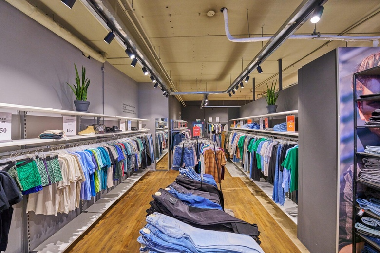 WinkelruimteaanVijfMeiplein 29<br/> inLeiden WinkelruimteaanVijfMeiplein 29<br/> inLeiden