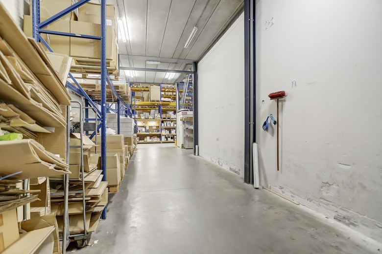 BedrijfsruimteaanAmbachtsstraat 32<br/> inWinterswijk BedrijfsruimteaanAmbachtsstraat 32<br/> inWinterswijk