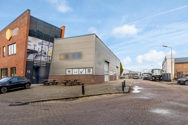 BedrijfsruimteaanLeeghwaterstraat 23<br/> inSliedrecht