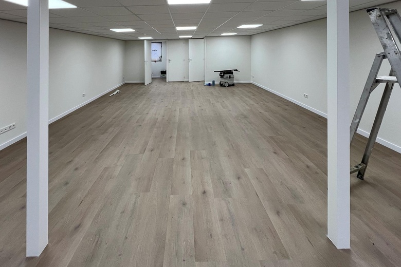 WinkelruimteaanMiddenbaan 73<br/> inBarendrecht WinkelruimteaanMiddenbaan 73<br/> inBarendrecht