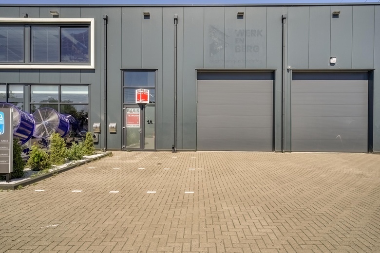BedrijfsruimteaanMadame Curiestraat 1 a<br/> inSassenheim BedrijfsruimteaanMadame Curiestraat 1 a<br/> inSassenheim