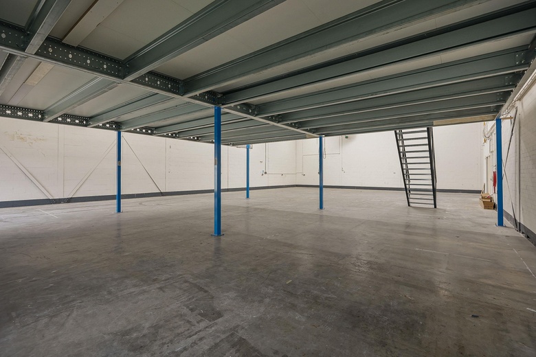 BedrijfsruimteaanParellaan 24<br/> inHoofddorp