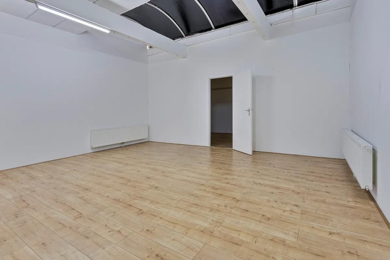 BedrijfsruimteaanPampuslaan 75<br/> inWeesp