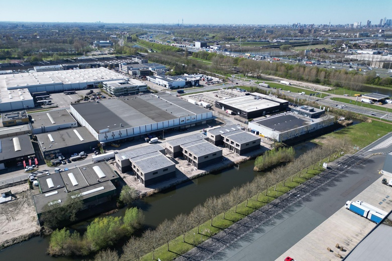 BedrijfsruimteaanOosteinde 5 a 13<br/> inBarendrecht