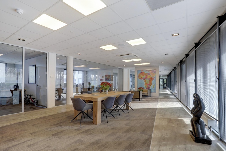 KantoorruimteaanHoogeveenenweg 100<br/> inNieuwerkerk aan den IJssel