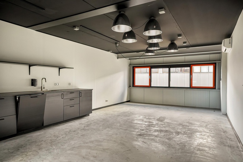 BedrijfsruimteaanIndustrieweg 28 a<br/> inVoorschoten BedrijfsruimteaanIndustrieweg 28 a<br/> inVoorschoten
