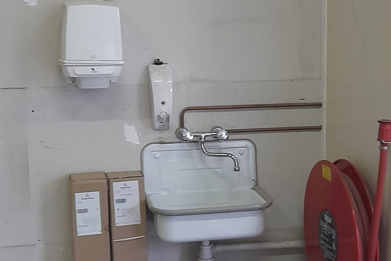 BedrijfsruimteaanPesetaweg 105<br/> inNieuw-Vennep