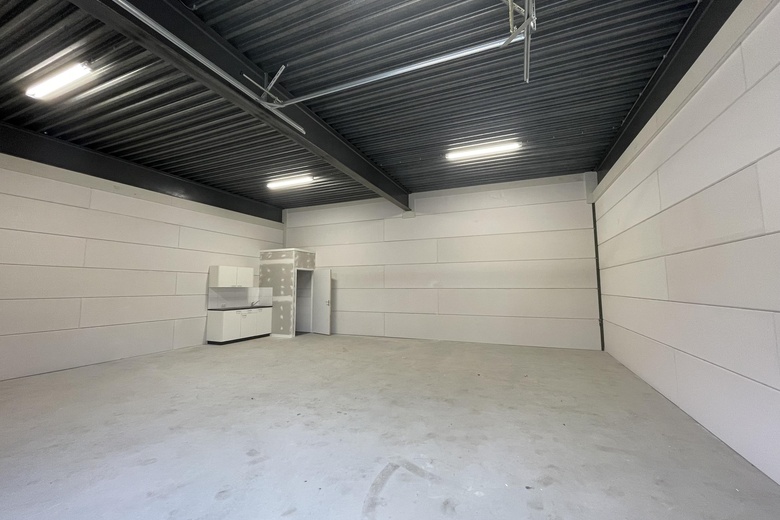 BedrijfsruimteaanOranjelaan 42<br/> inBeek en Donk