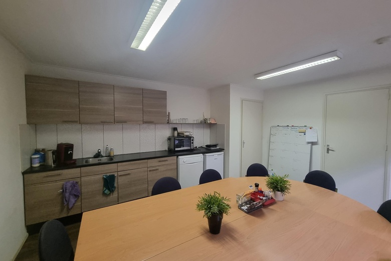 BedrijfsruimteaanIndustrieweg 21 a<br/> inVuren