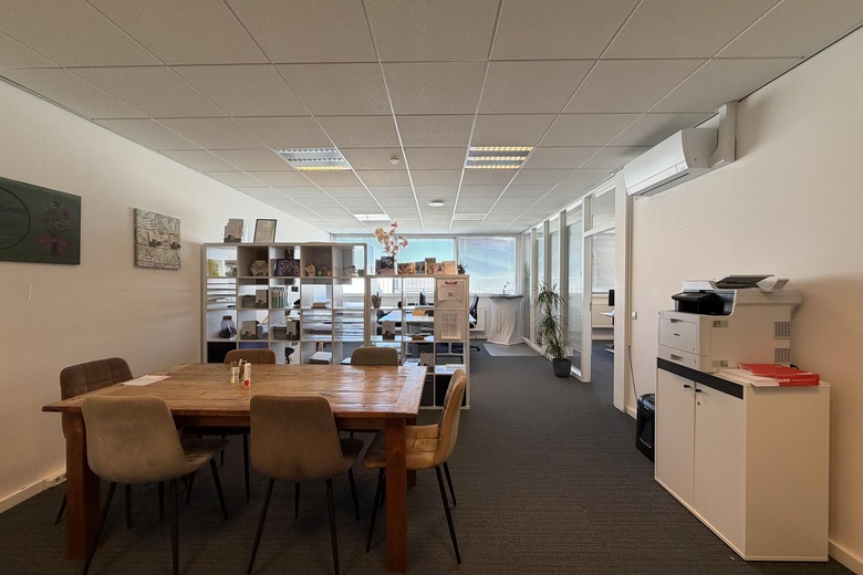 Bekijk foto Kantoorruimte aan de Veersedijk 59 in Hendrik-Ido-Ambacht