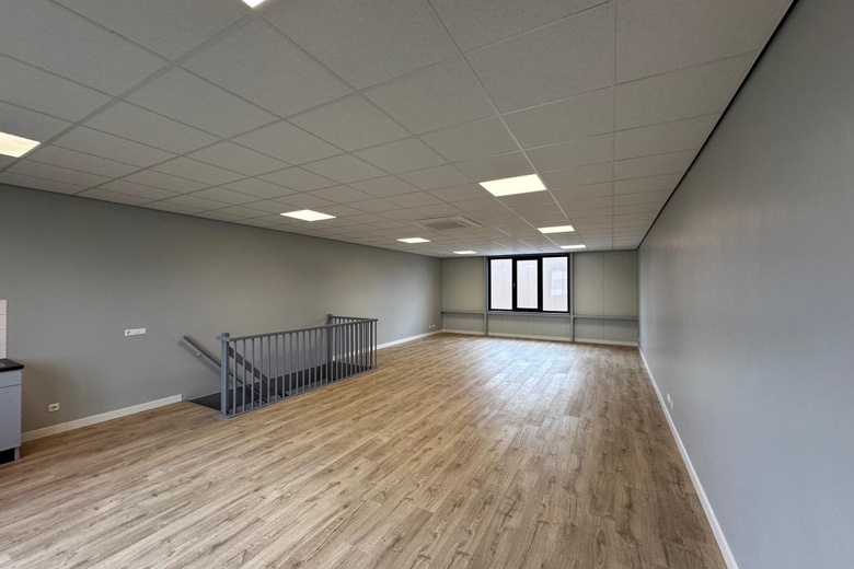 BedrijfsruimteaanVan der Waalsstraat 44<br/> inZoetermeer