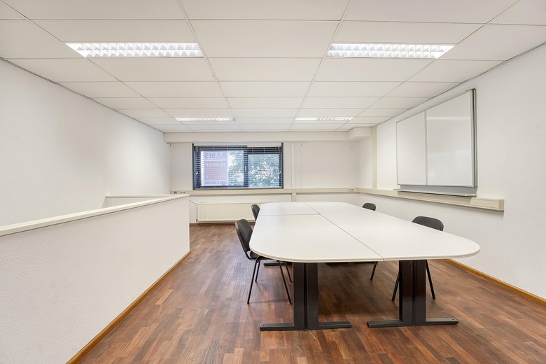 KantoorruimteaanLuzernestraat 37 A<br/> inNieuw-Vennep