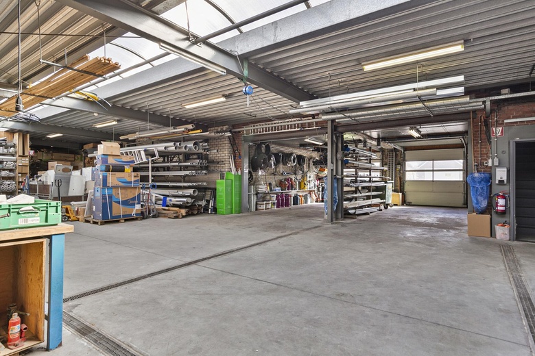 BedrijfsruimteaanDorpsstraat 56<br/> inOssendrecht BedrijfsruimteaanDorpsstraat 56<br/> inOssendrecht