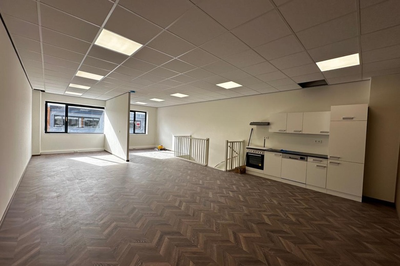 BedrijfsruimteaanIndustrieweg 12<br/> inZoeterwoude