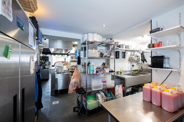 WinkelruimteaanStationsweg 31<br/> inOostvoorne