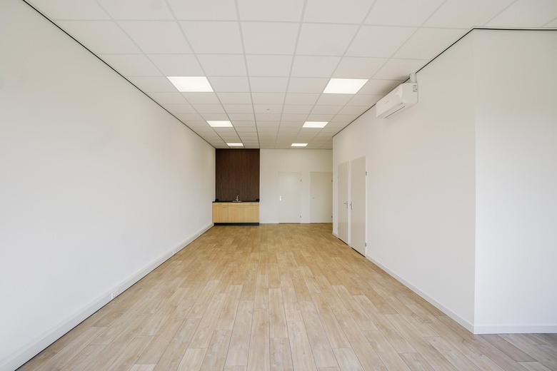 BedrijfsruimteaanMiddelblok 136 d<br/> inGouderak BedrijfsruimteaanMiddelblok 136 d<br/> inGouderak