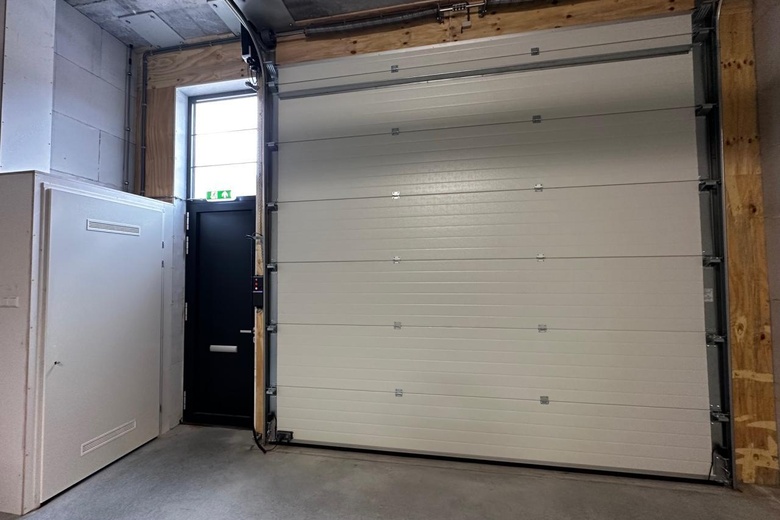 BedrijfsruimteaanVan der Waalsstraat 44<br/> inZoetermeer